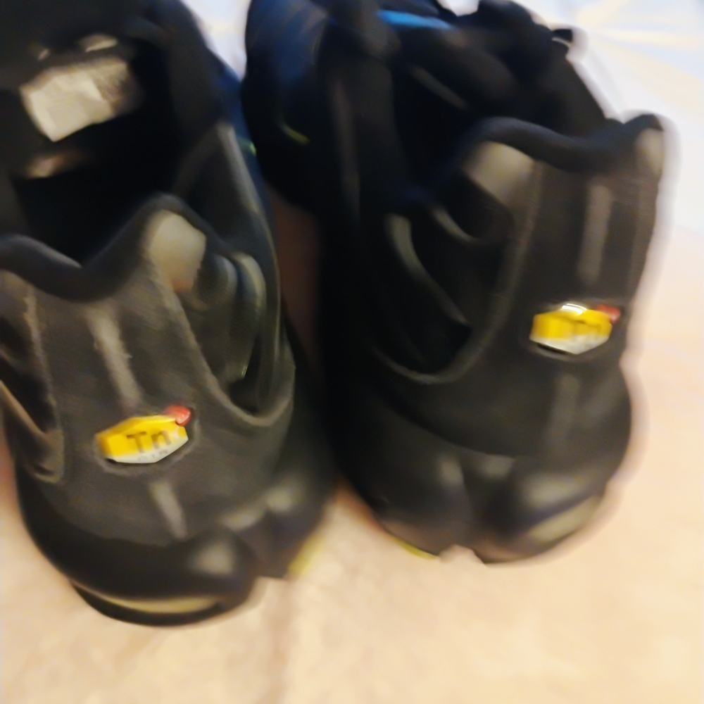 Nike Men's Black and Yellow Sneakers - Picture 7 of 7
